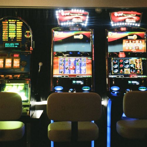 What The In-Crowd Will Not Tell You About Gambling