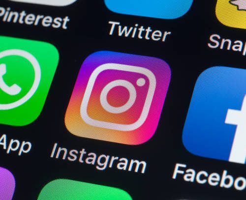 The Impact of Story Stickers on Instagram Like Engagement